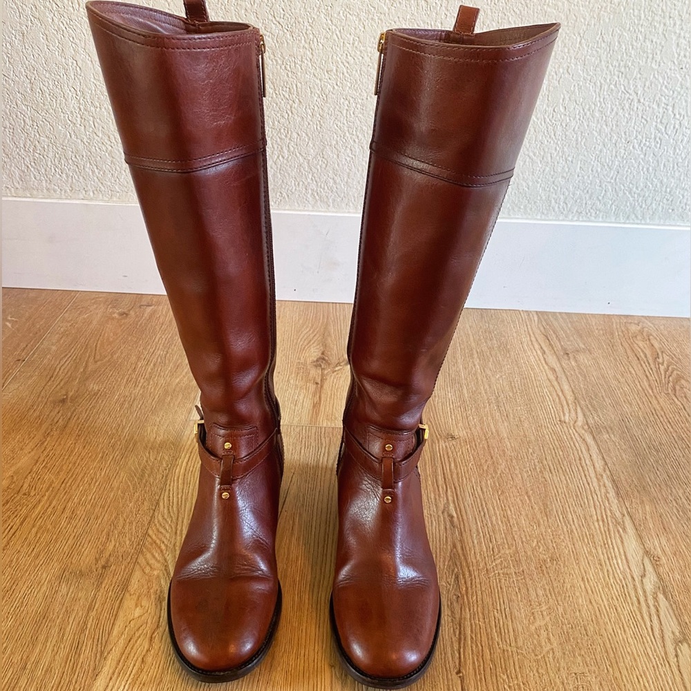 Tory Burch brown size 6 women’s riding boots. Excellent condition. Over calf.